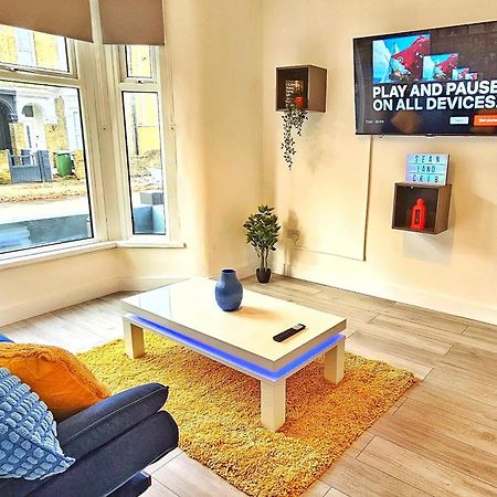 Stratford City - Luxe House With Garden Villa Londra Esterno foto